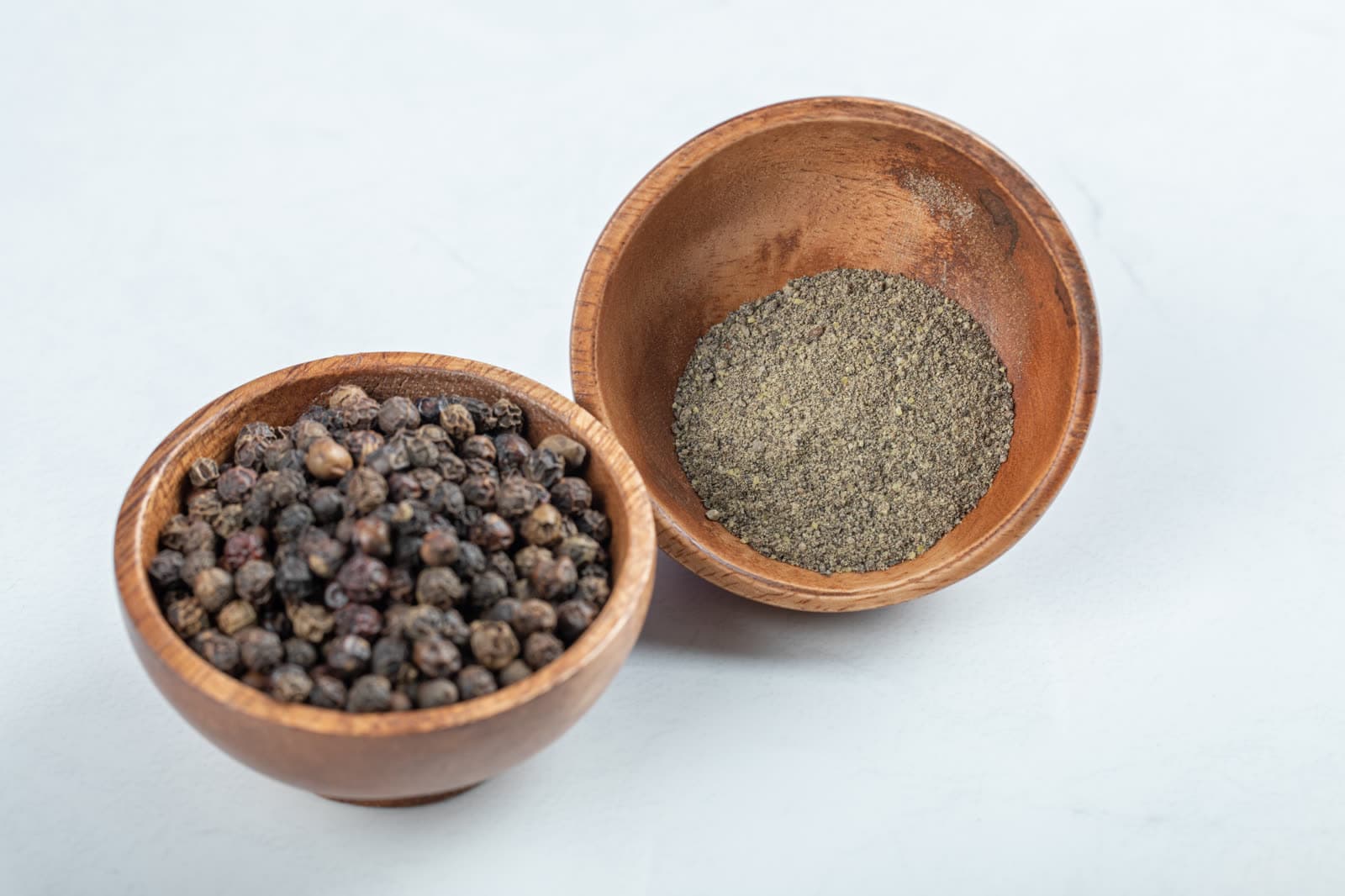 Freshly Cracked vs Pre-Ground Black Pepper: A Taste Test